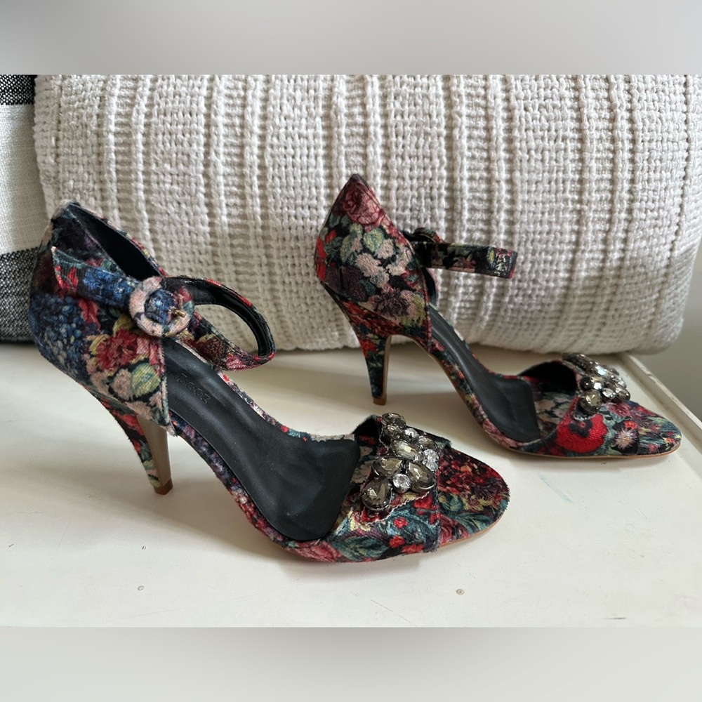 NWOT Anthropologie Raphaella Booz Floral Embellished Women's Heels Sz 10 - Picture 10 of 13